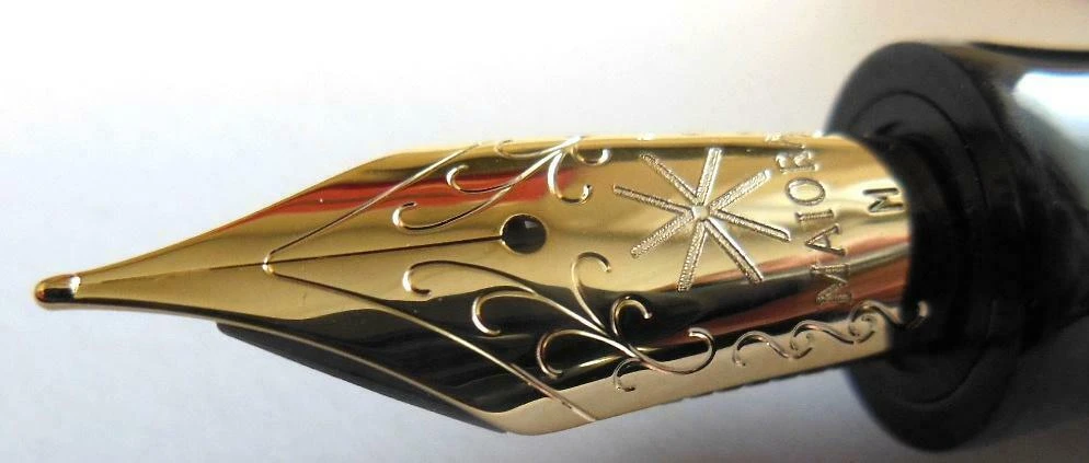 Maiora Impronte, Black & Orange, Oversized Fountain Pen, Broad Nib 5 Maiora Impronte, Black & Orange, Oversized Fountain Pen, Broad Nib - Image 3